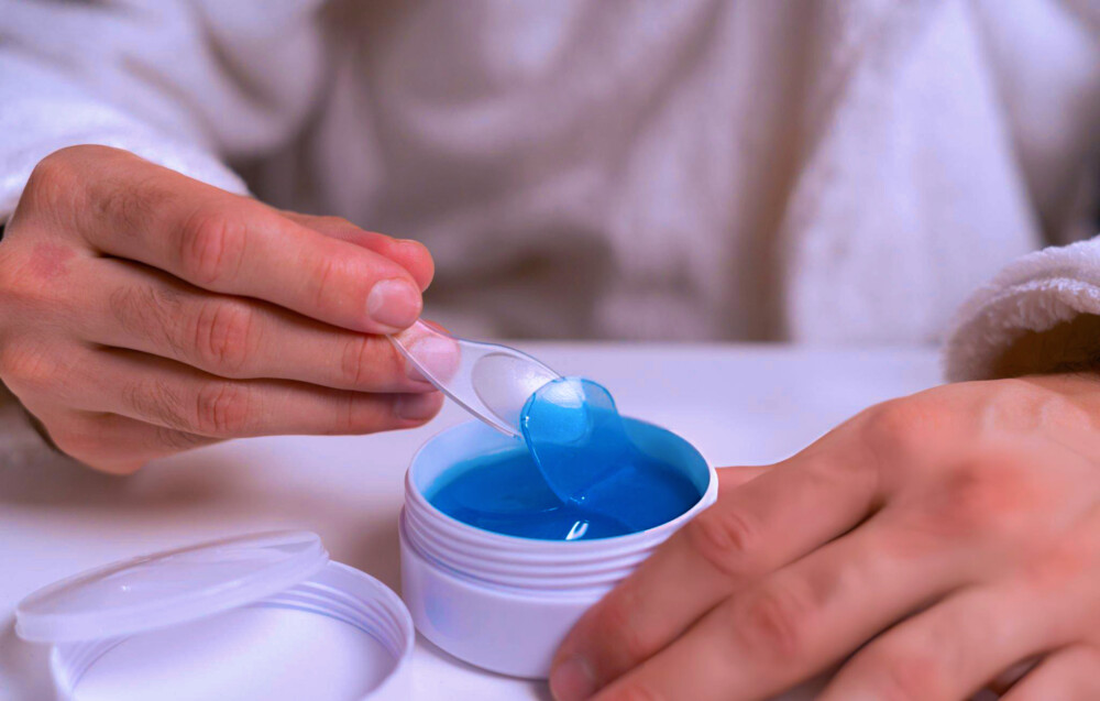 SCCS and Thiomersal: regulatory risks for eye cosmetics